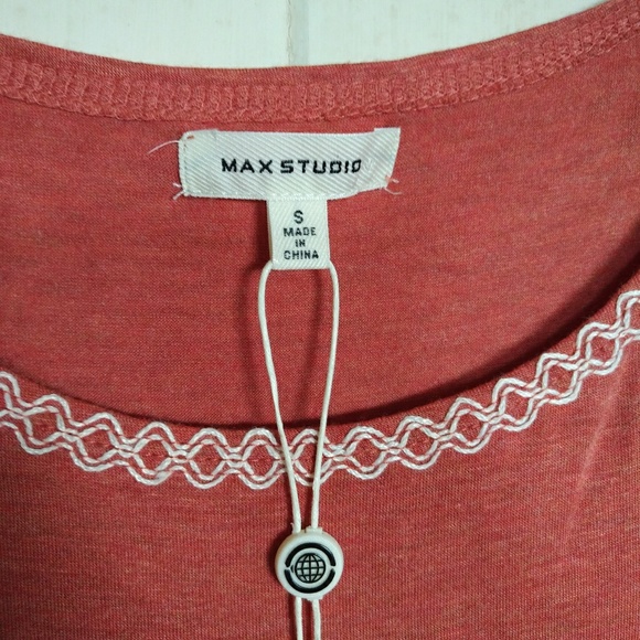 Max Studio Flutter🦋 Sleeve Top NWT - Picture 4 of 8